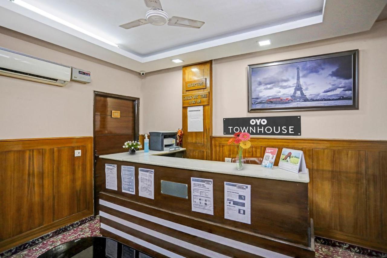 Hotel O Shivam Guest House Нью-Дели Экстерьер фото