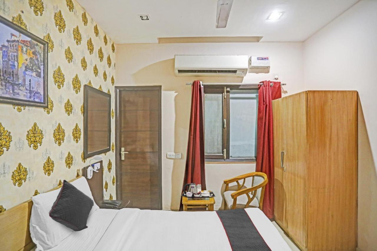 Hotel O Shivam Guest House Нью-Дели Экстерьер фото