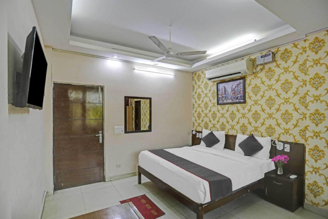 Hotel O Shivam Guest House Нью-Дели Экстерьер фото