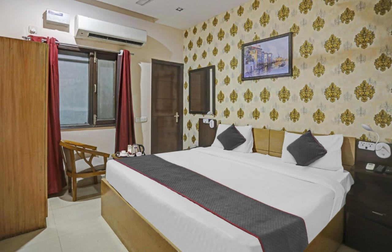 Hotel O Shivam Guest House Нью-Дели Экстерьер фото