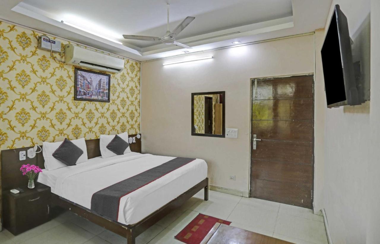 Hotel O Shivam Guest House Нью-Дели Экстерьер фото