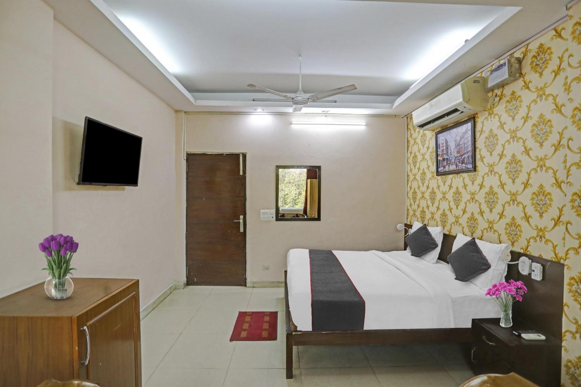 Hotel O Shivam Guest House Нью-Дели Экстерьер фото