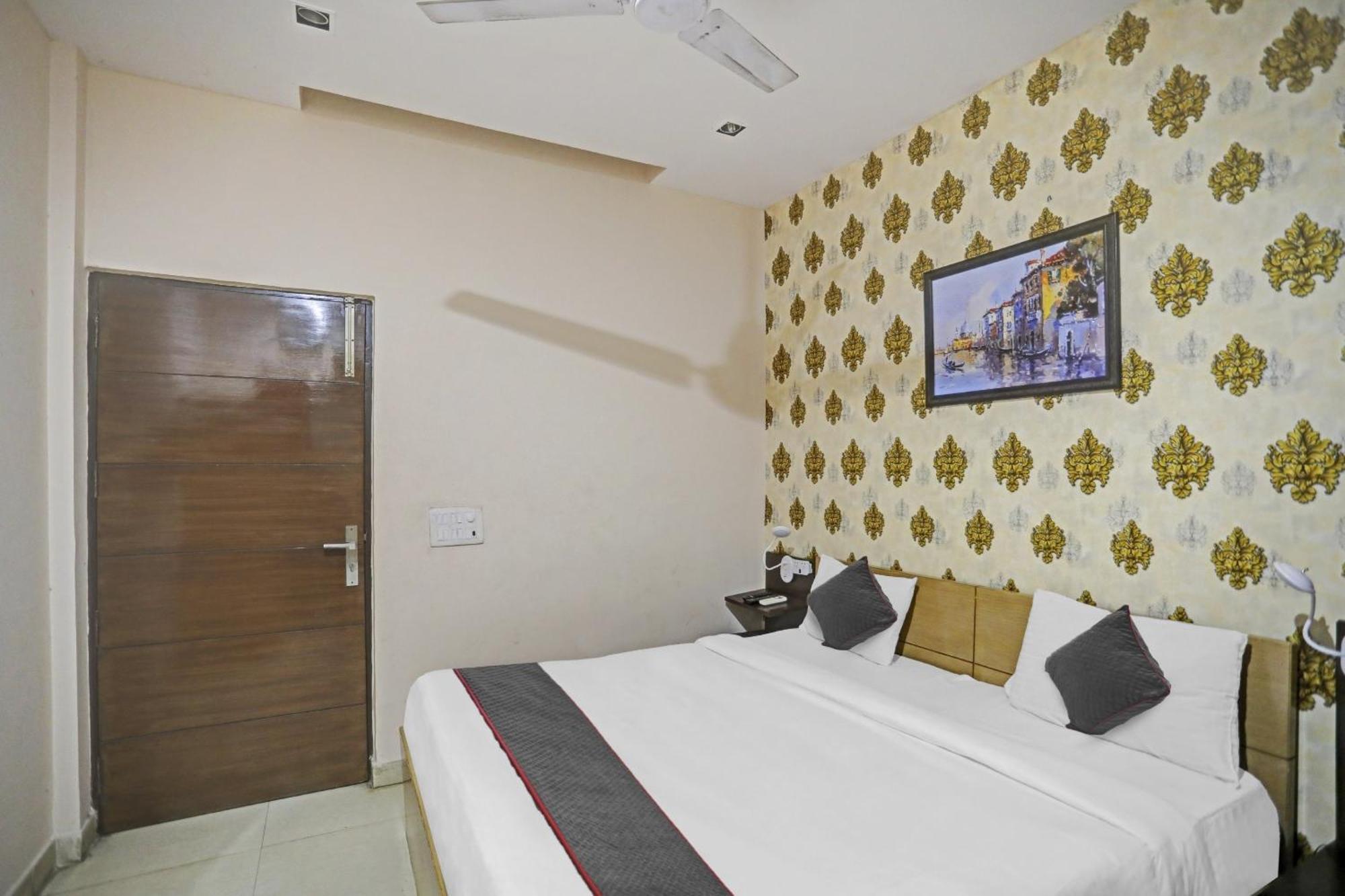 Hotel O Shivam Guest House Нью-Дели Экстерьер фото