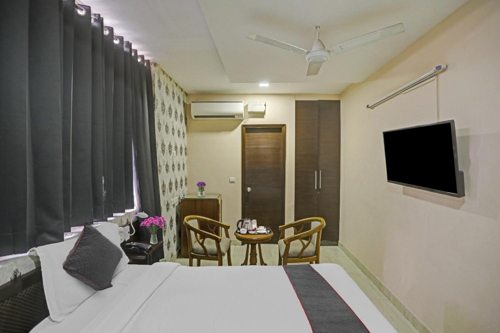 Hotel O Shivam Guest House Нью-Дели Экстерьер фото