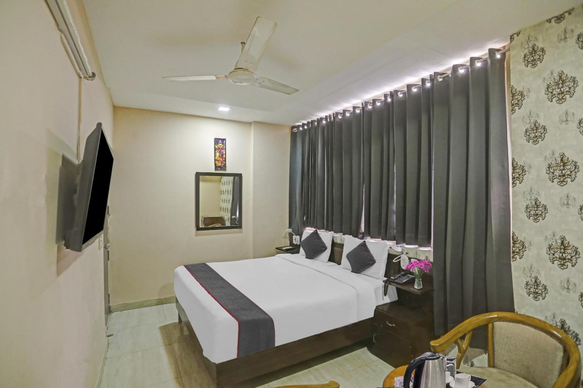 Hotel O Shivam Guest House Нью-Дели Экстерьер фото