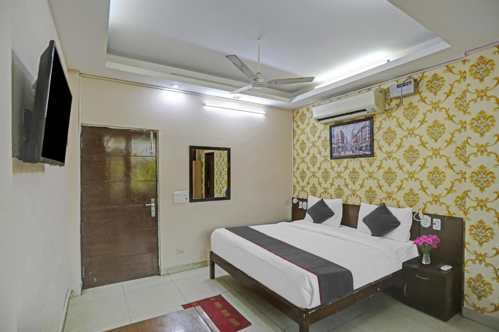Hotel O Shivam Guest House Нью-Дели Экстерьер фото