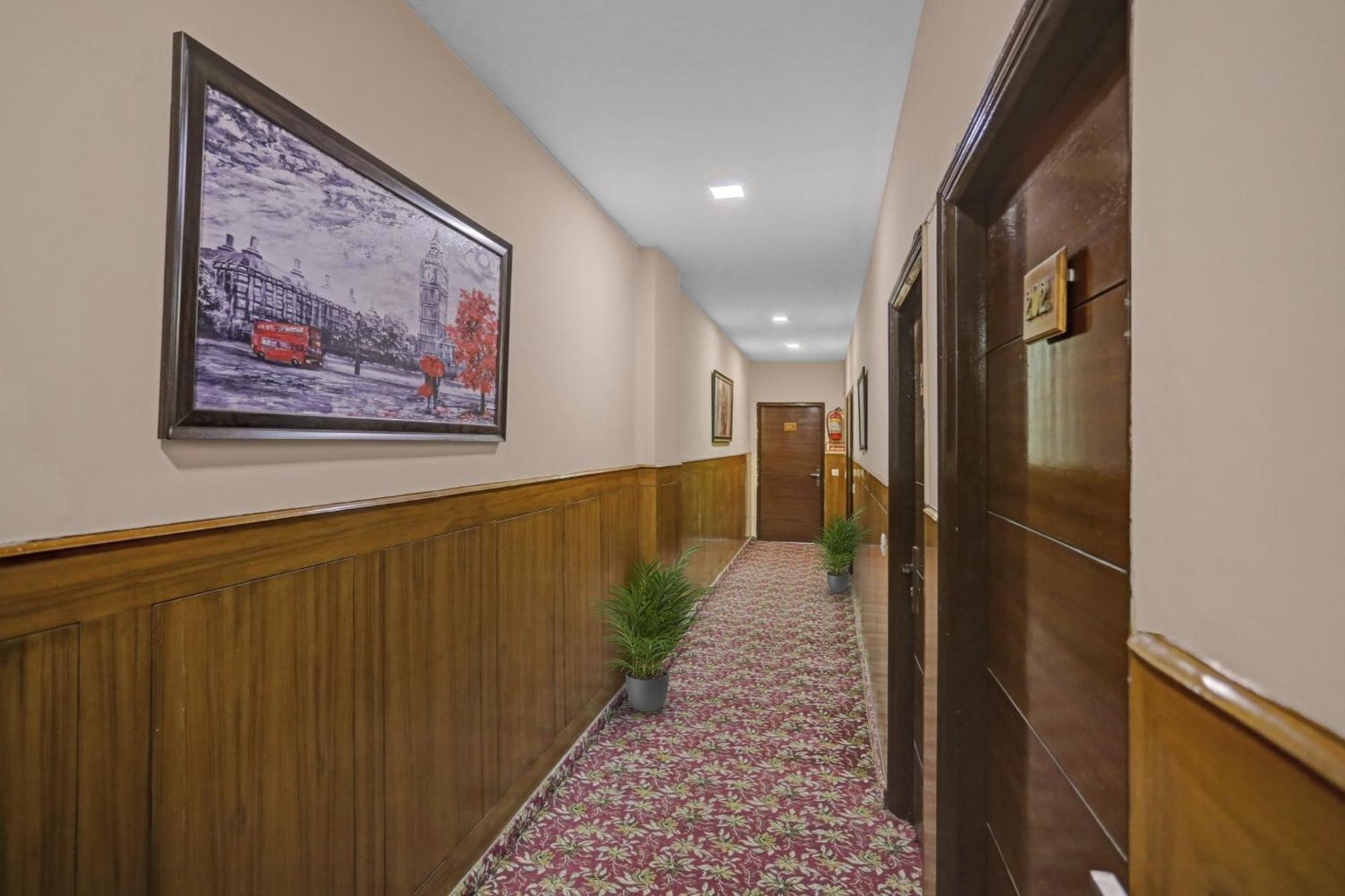 Hotel O Shivam Guest House Нью-Дели Экстерьер фото
