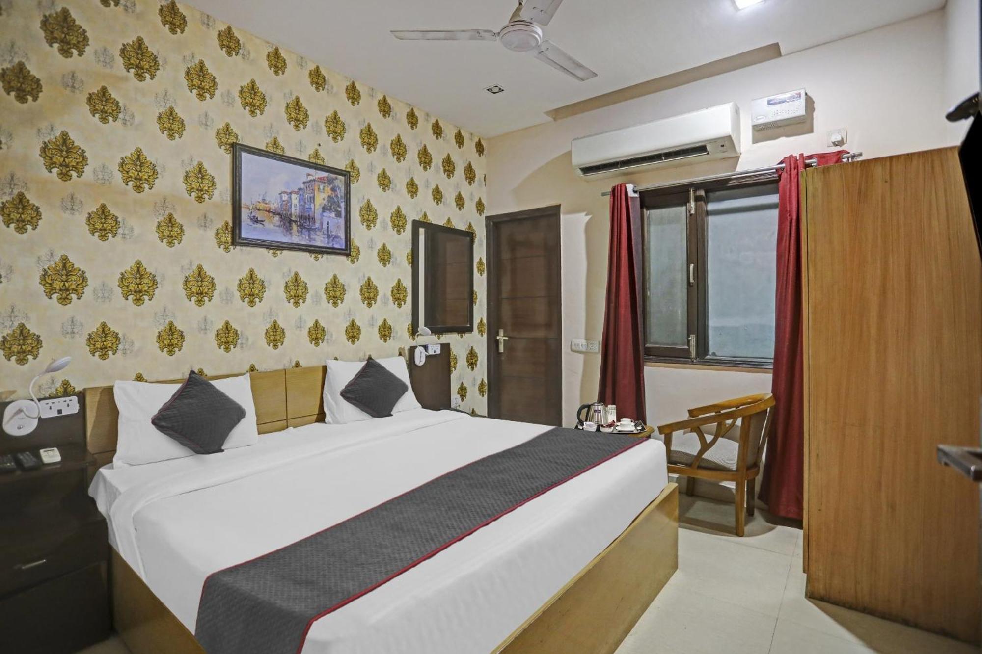 Hotel O Shivam Guest House Нью-Дели Экстерьер фото