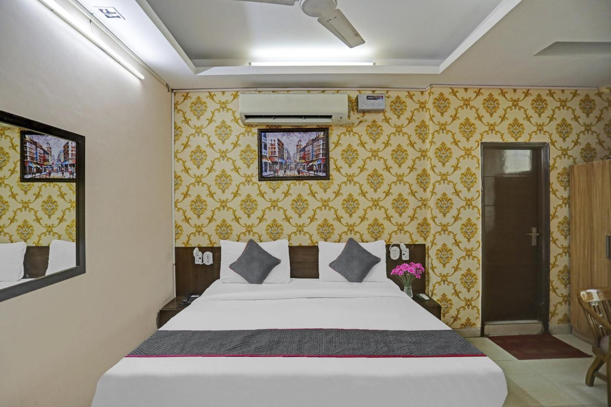 Hotel O Shivam Guest House Нью-Дели Экстерьер фото