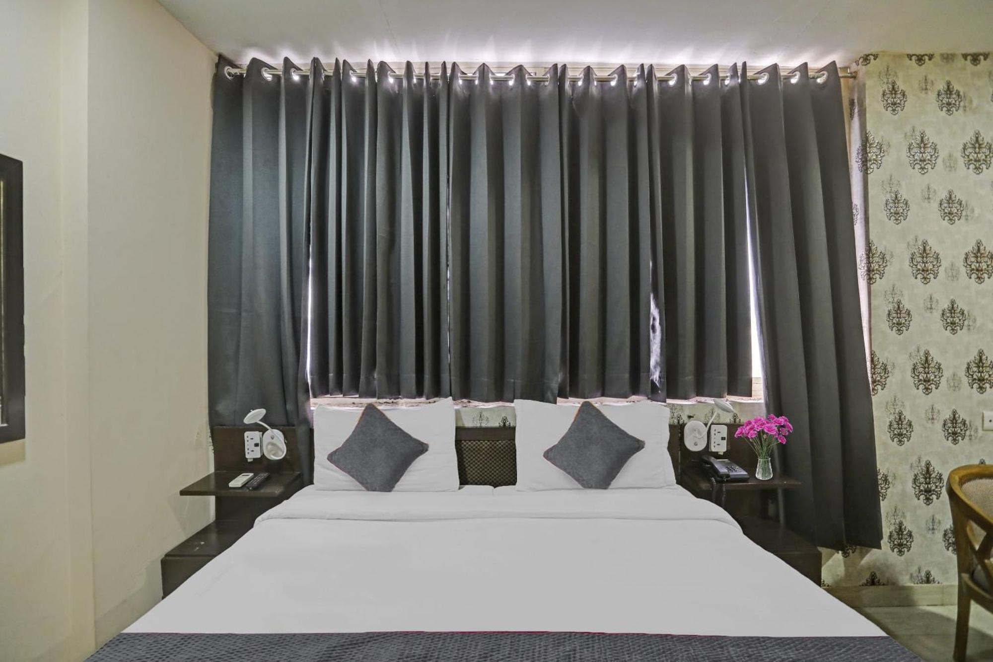 Hotel O Shivam Guest House Нью-Дели Экстерьер фото